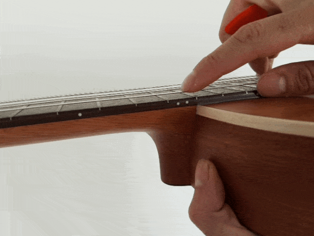 Cómo comprobar la calidad de la guitarra - La altura de las cuerdas